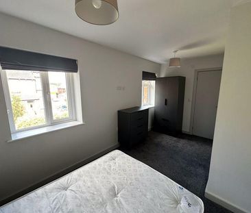 2 bedroom end of terrace house to rent - Photo 1