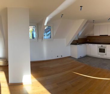 Grand appartement de 2.5 pièces dans les combles - Foto 3