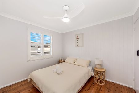 Spacious Coastal Home in Booker Bay – 4 Bed | 3 Bath - Photo 4