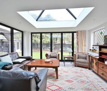 5 bed detached house to rent in Fenns Lane, Woking, GU24 - Photo 3