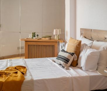 Carrer de Bailèn, Barcelona, Catalonia 08037 - Photo 6