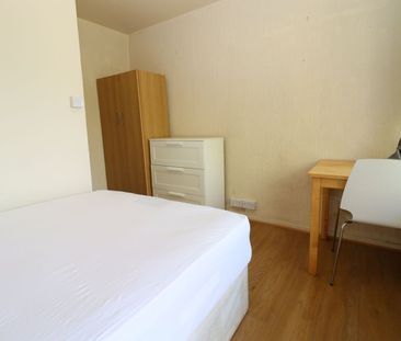 Room in a Shared Flat, Jenkinson House, E2 - Photo 4
