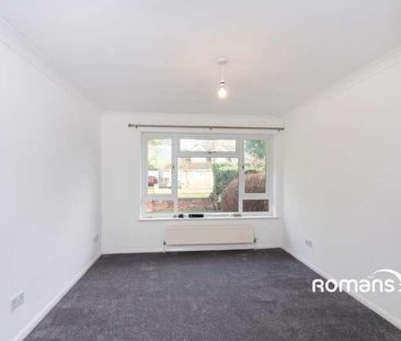 Lawford Crescent, Yateley, Hampshire, GU46 - Photo 4