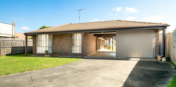 Comfortable living in quite court location - Photo 3
