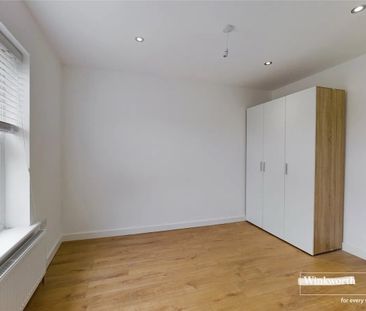 3 Bed Terraced House, Donnington Gardens, RG1 - Photo 3