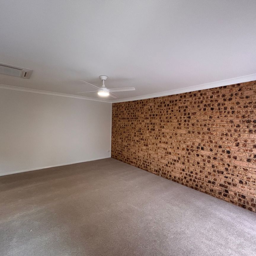 Content Carisbrooke - Photo 1