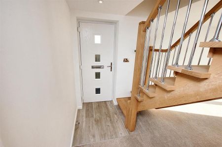 4 bedroom detached house to rent - Photo 3