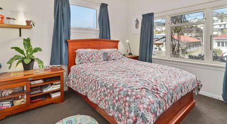 Spacious & Warm 3 Bedroom Family Home - Photo 2