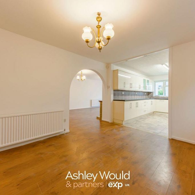 4 bedroom detached house to rent - Photo 1