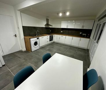 4 bed Semi-Detached House for Rent - Photo 6