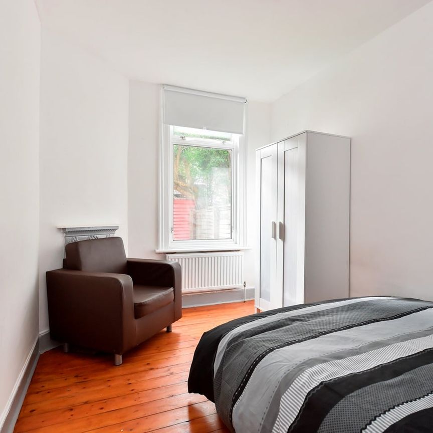 2 Bed Maisonette, Park View Road, N17 - Photo 1