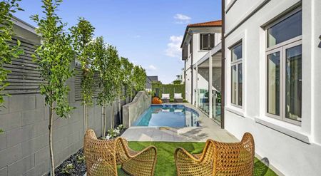 Exquisite Family Home with Sea Views! - Photo 2