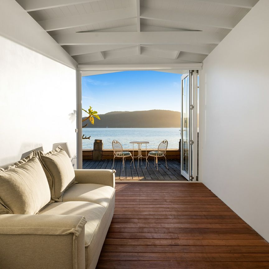 CLASSIC PALM BEACH PITTWATER WATERFRONT - 3-6 MONTH LEASE - Photo 1