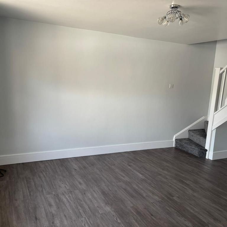 4 bedroom terraced house to rent - Photo 1