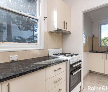 Refreshed 3 Bedroom Home! - Photo 3