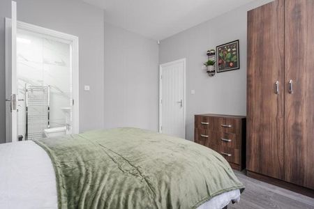 6 bedroom house to rent - Photo 3