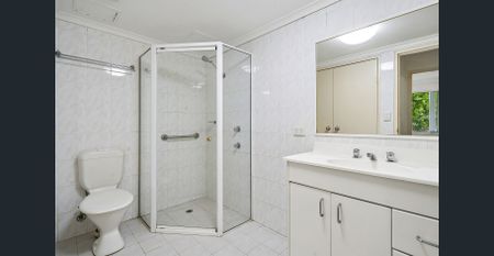 Sundrenched and Secure 1-Bedroom Apartment in a Prime Location - Photo 4