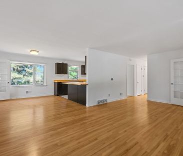 For Lease - 10 Delong Drive, Beacon Hill North - South and Area, On... - Photo 1