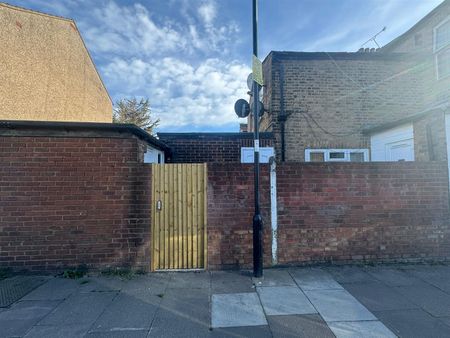 Montagu Road, London N18 - Photo 3
