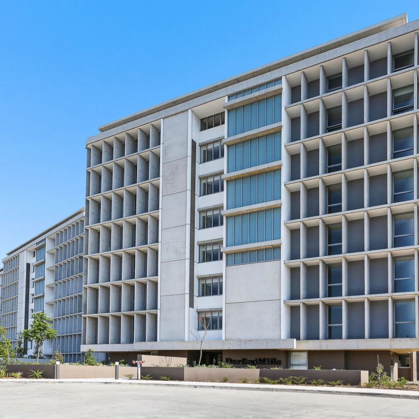ARCHITECTURALLY-DESIGNED LUXURY APARTMENT WITH A PEACEFUL, LEAFY OUTLOOK | 2 BEDROOM WITH STUDY - Photo 1