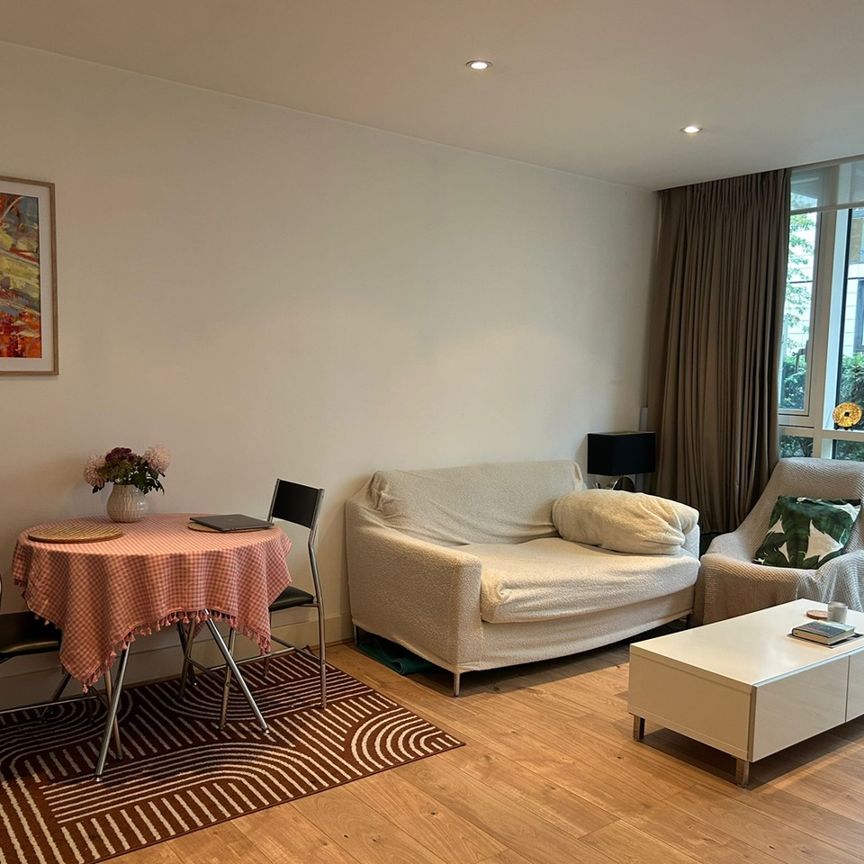 1 Bed Flat, Times Square, E1 - Photo 1