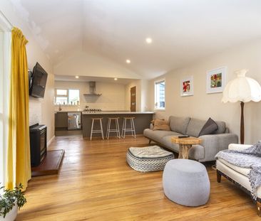 The blue house on Brookside! - Photo 4