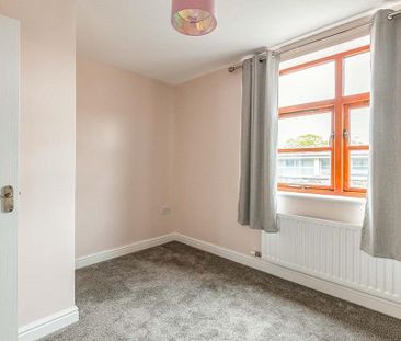 3 bedroom end of terrace house to rent - Photo 5