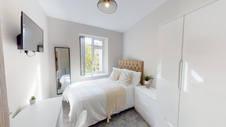 5 bedroom flat to rent - Photo 4