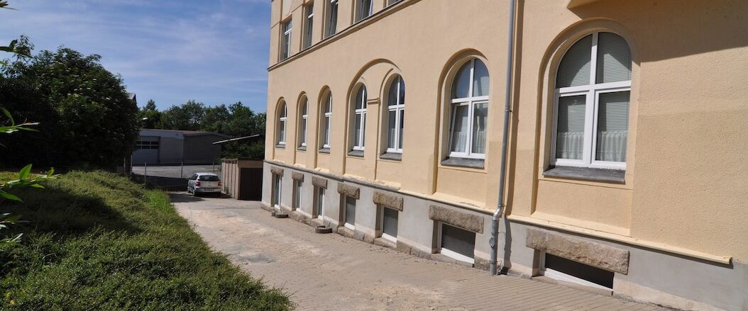 Schöne, helle 2 Zimmer Wohnung im Erdgeschoss - Bad mit Fenster - Photo 1