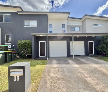 Contemporary Comfort in Glenfield - Photo 4