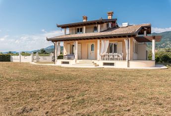 Via Murli, Pietrasanta, Tuscany 54038