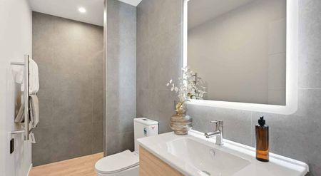 Modern 3 Bedroom Townhouse! - Photo 5