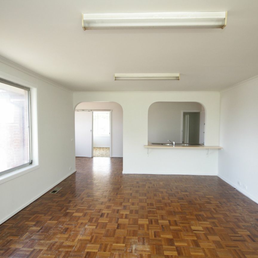 SPACIOUS 4 BEDROOM FAMILY HOME IN CLAYTON SOUTH - Photo 1