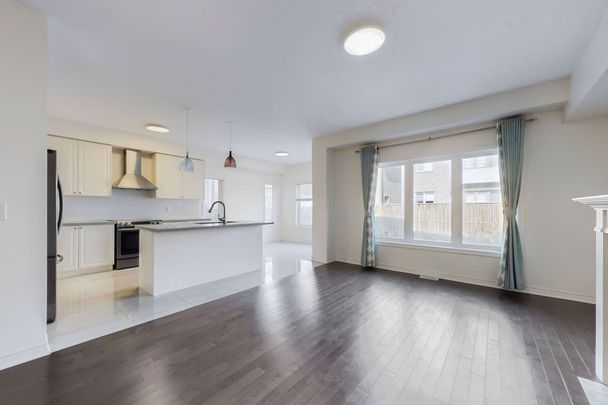 For Lease - 6 Kavanagh Avenue, East Gwillimbury, Ontario - Photo 1