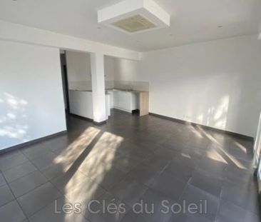 Location appartement 2 pièces 53 m² Sainte-Maxime - Photo 3