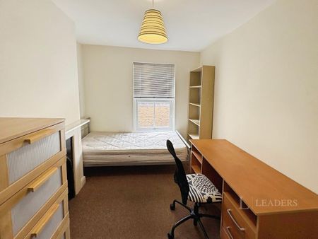 1 bedroom in a house share to rent - Photo 2