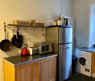 3 bedroom flat to rent - Photo 4