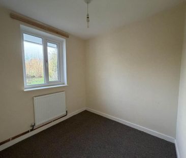 4 bedroom semi-detached house to rent - Photo 1