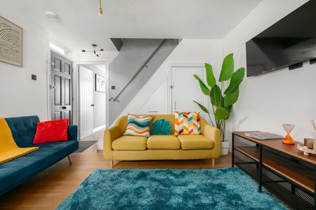 3 Bed Semi-Detached House, Farley Place, SE25 - Photo 5