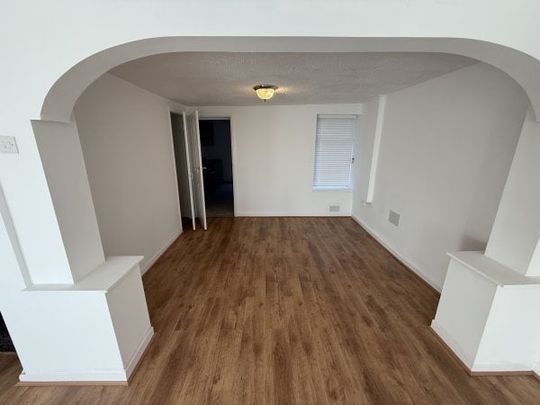 Carmarthen Road, Swansea, SA5 - Photo 1