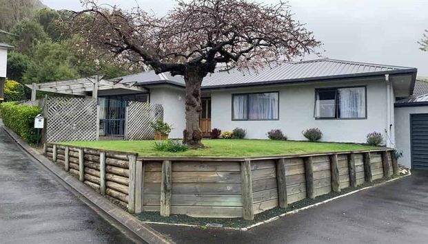 Large Family Home - Photo 1