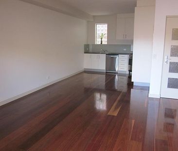 2/330 Smith Street, Collingwood VIC 3066 - Photo 2