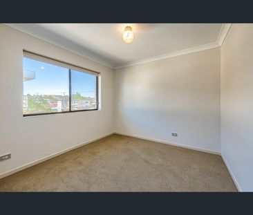 4/10 Mansfield Street, Coorparoo, Qld 4151 - Photo 5