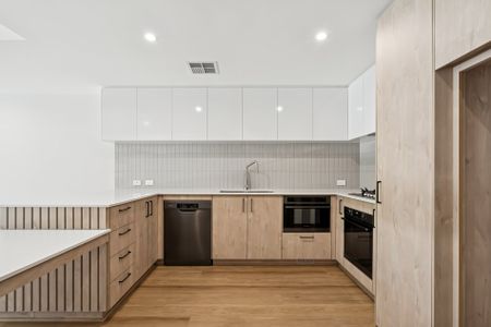 Modern Family Living in the Heart of Como - Photo 2