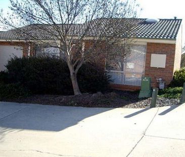 Spacious 3-Bedroom Townhouse - Photo 1