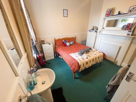 To Rent Fortescue Road, Charminster, Bournemouth, BH3 £2,500 pcm Tenancy Info - Photo 4