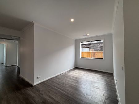 Space, Style & Security: Your Ideal Family Home Awaits - Photo 2