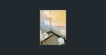 BRIGHT TOP FLOOR UNIT - Photo 5