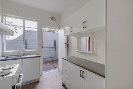 2/2B Trafalgar Road, Camberwell - Photo 4