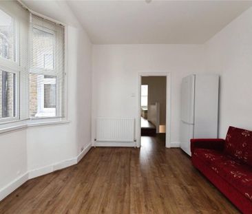 3 bedroom flat to rent - Photo 3